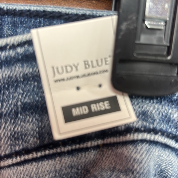 Medium Wash Straight Leg Jeans - Judy Blue - Picture 4 of 6